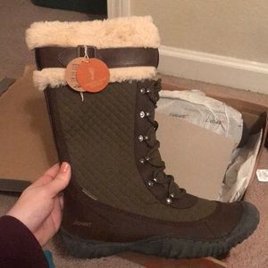 NWT Boots